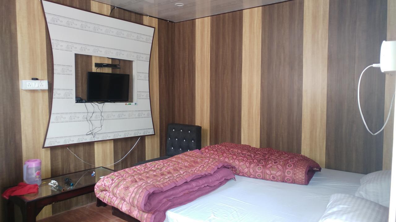 Ukhimath Hotel New Pandey Inn מראה חיצוני תמונה